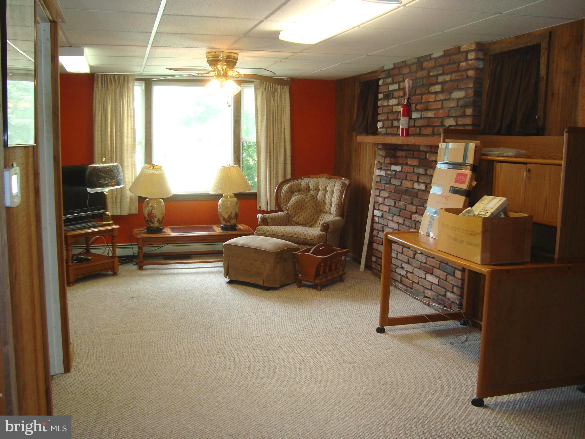 3335 East Joppa Road Baltimore, MD 21234 - Photo 4 of 26 Living Room