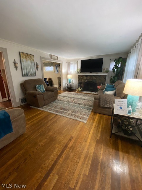 890 Beverly Road Cleveland Heights, OH 44121 - Photo 3 of 25 Living Room