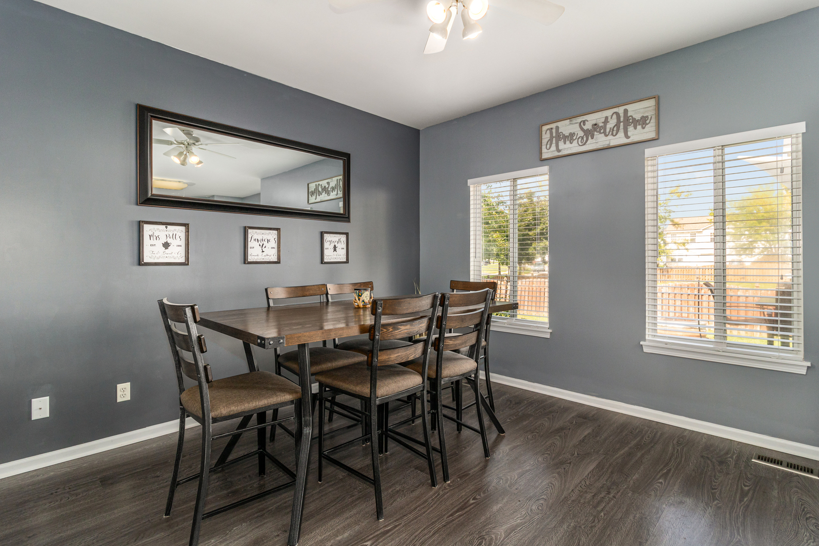 311 Reston Circle Romeoville, IL 60446 - Photo 8 of 20 a view of a dining room with furniture and windows