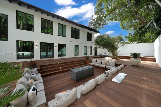 $20,000 | 3760 Douglas Road, Miami, FL 33133