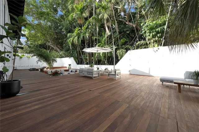 $20,000 | 3760 Douglas Road, Miami, FL 33133