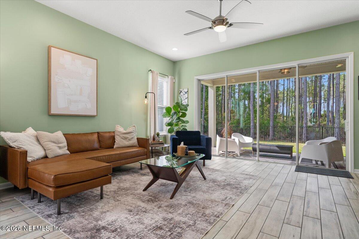27 Cloverbrook Road St. Johns, FL 32259 - Photo 14 of 32 expansive living area
