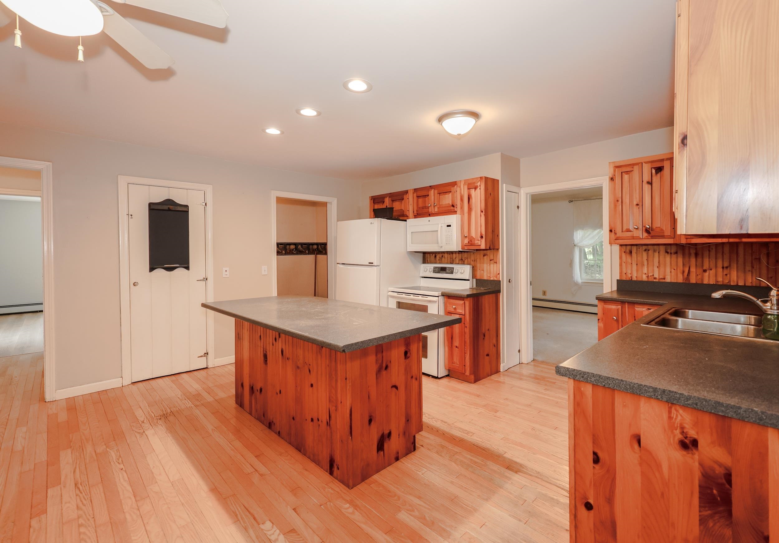 55 Holbrook Hill Road Bedford, NH 03110 - Photo 16 of 43
