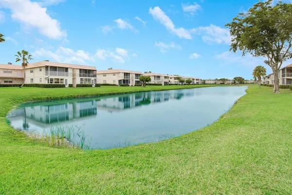 $1,950 | 268 Saxony Circle, Unit 268, Delray Beach, FL 33446