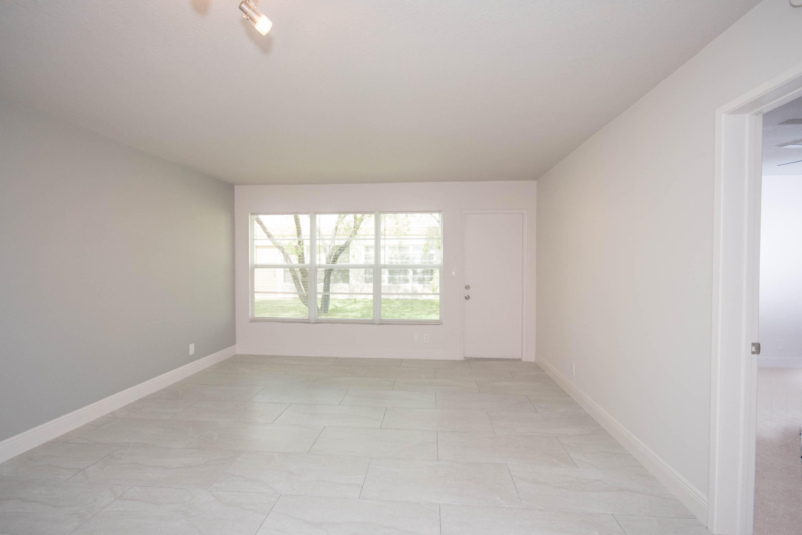 18801 Garbo Terrace, Unit 7 Boca Raton, FL 33496 - Photo 7 of 25 18801 Garbo Terrace Boca Raton-print-004