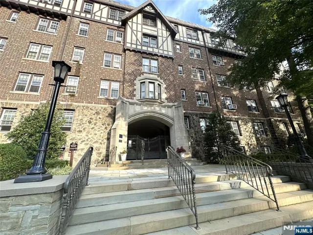 a view of building with yard