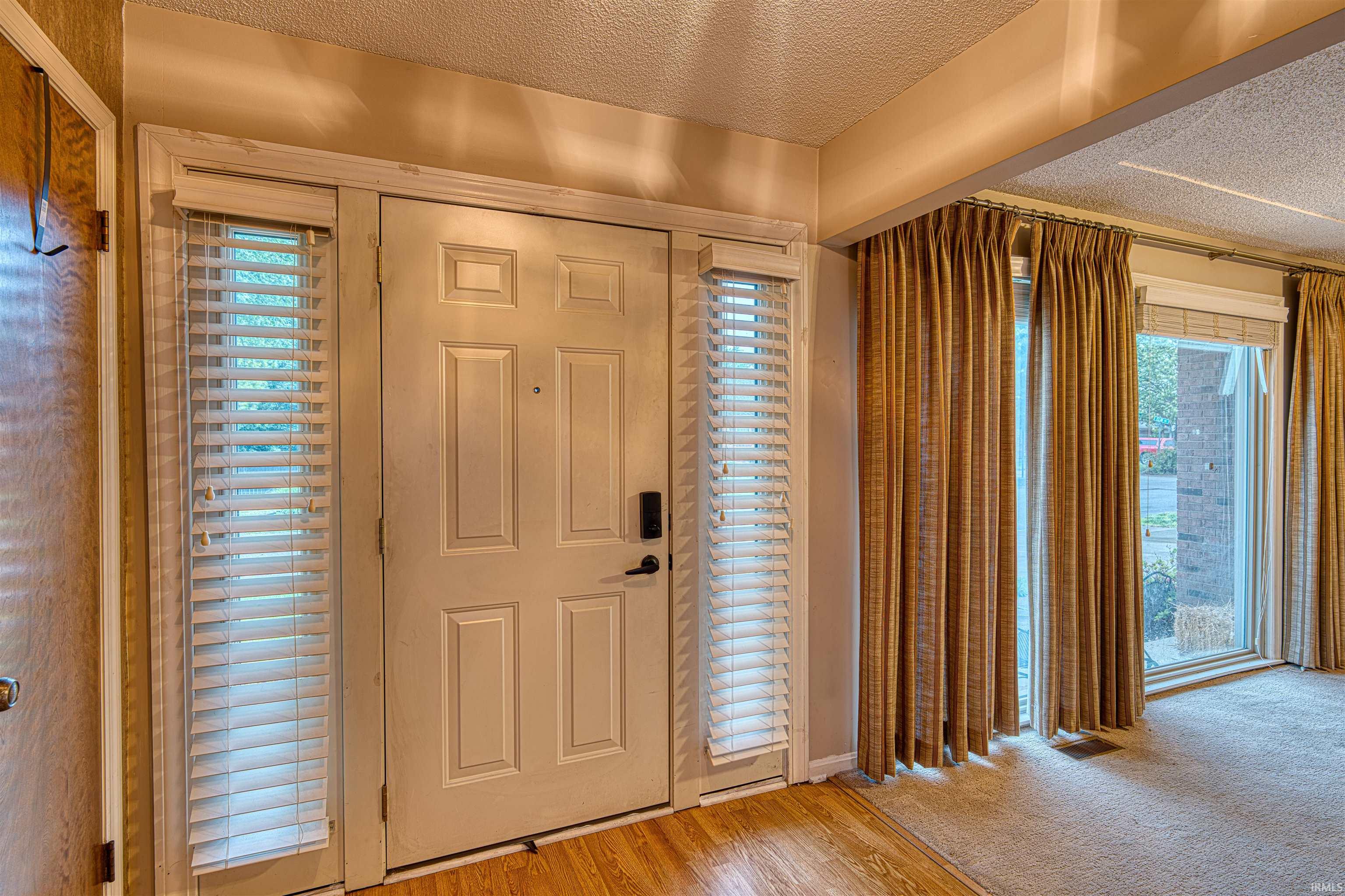 8000 Maple Lane Newburgh, IN 47630 - Photo 5 of 34