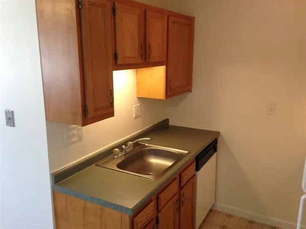 $1,809 | 3861 Brown Avenue, Unit 28, Manchester, NH 03103