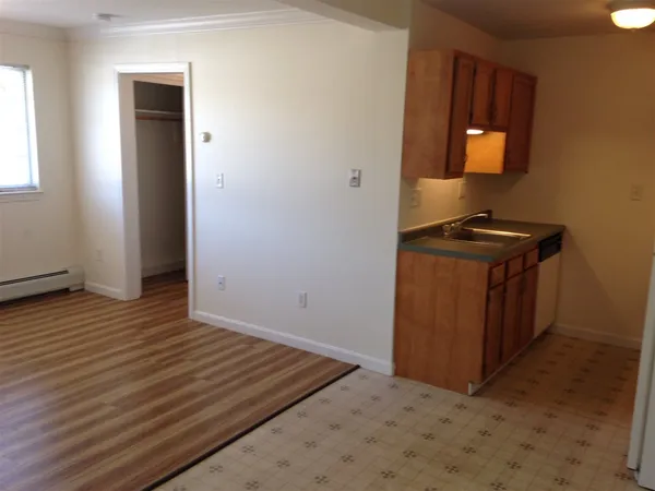 $1,809 | 3861 Brown Avenue, Unit 28, Manchester, NH 03103