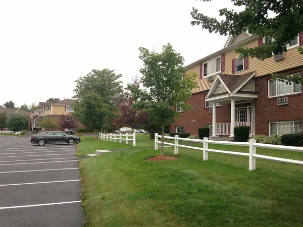 $1,809 | 3861 Brown Avenue, Unit 28, Manchester, NH 03103