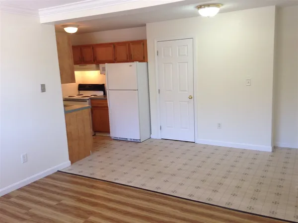 $1,809 | 3861 Brown Avenue, Unit 28, Manchester, NH 03103