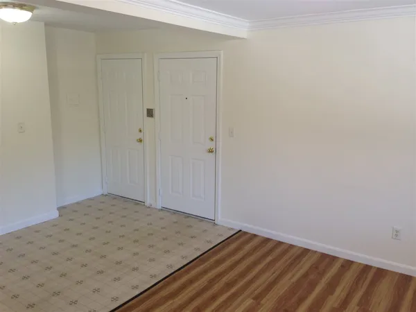 $1,809 | 3861 Brown Avenue, Unit 28, Manchester, NH 03103