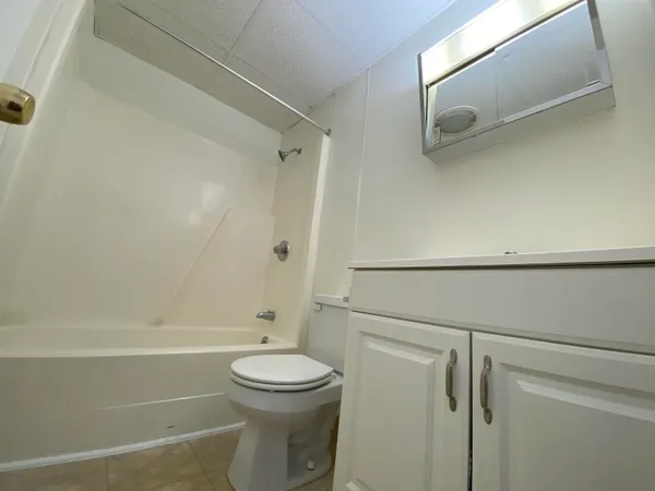 $1,809 | 3861 Brown Avenue, Unit 28, Manchester, NH 03103