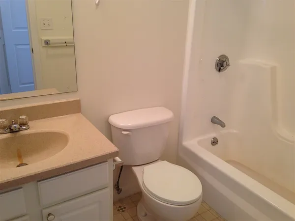 $1,809 | 3861 Brown Avenue, Unit 28, Manchester, NH 03103