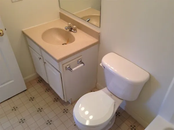 $1,809 | 3861 Brown Avenue, Unit 28, Manchester, NH 03103