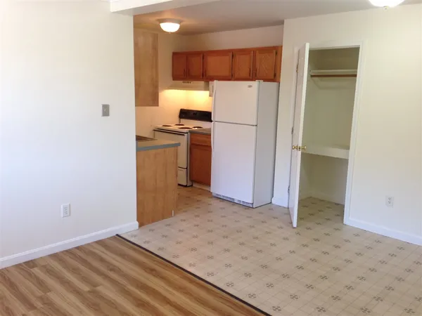 $1,809 | 3861 Brown Avenue, Unit 28, Manchester, NH 03103