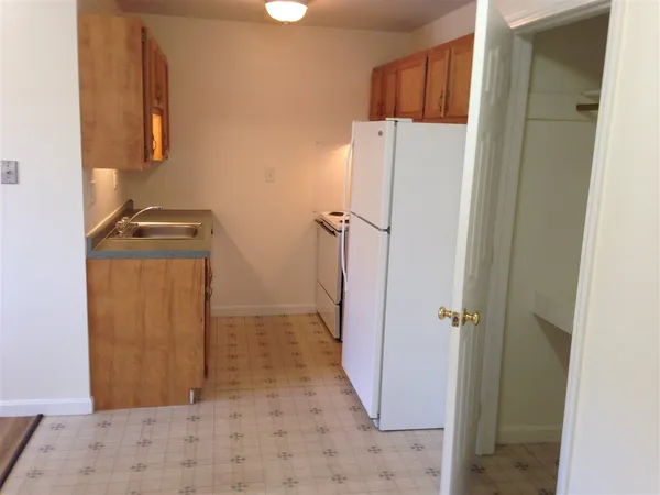 $1,809 | 3861 Brown Avenue, Unit 28, Manchester, NH 03103