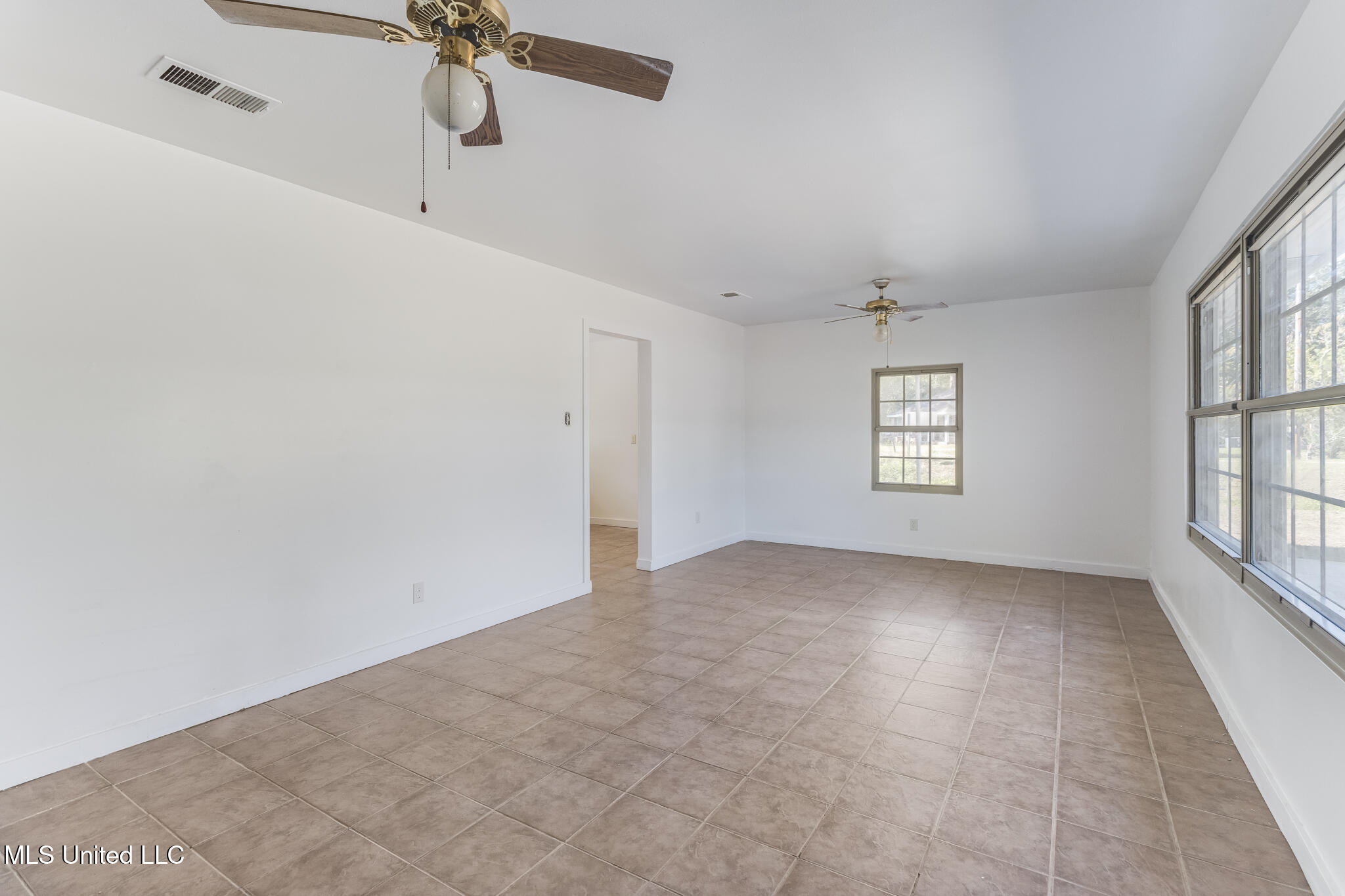 215 Ridgeway Avenue Gulfport, MS 39507 - Photo 4 of 20 IMG_1650