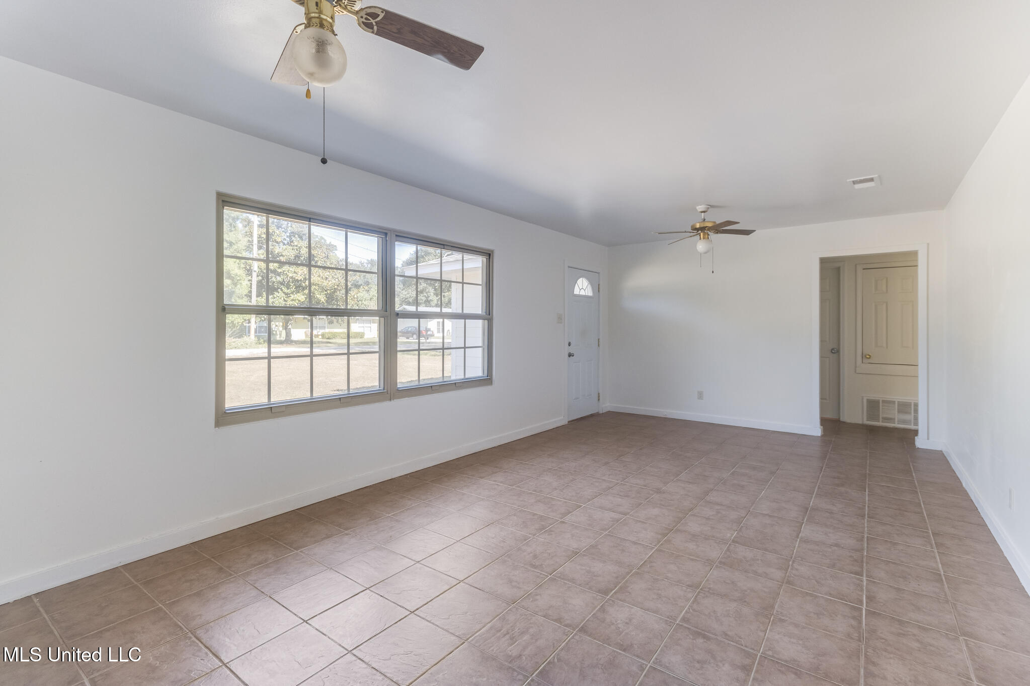 215 Ridgeway Avenue Gulfport, MS 39507 - Photo 5 of 20 IMG_1665