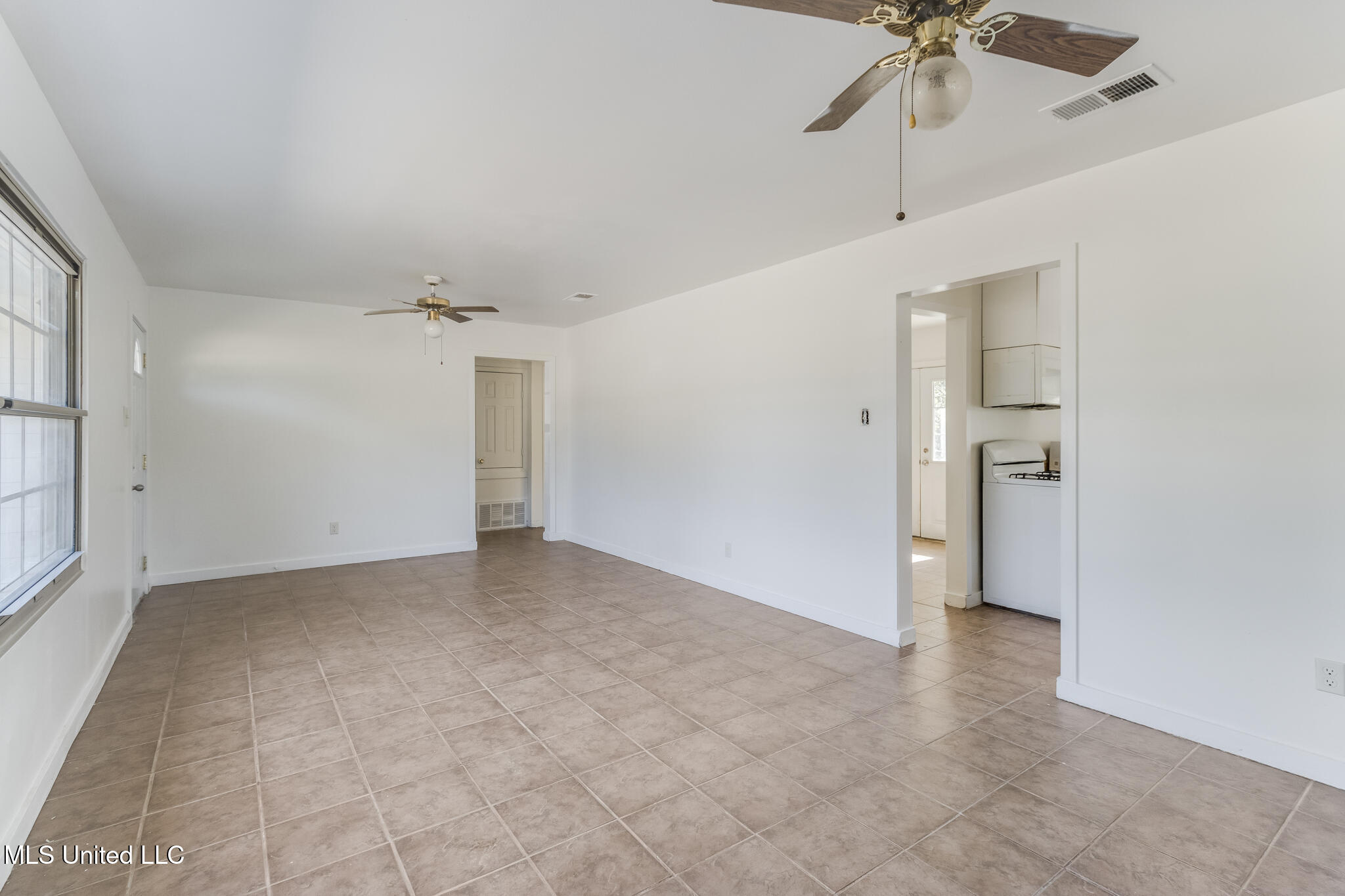 215 Ridgeway Avenue Gulfport, MS 39507 - Photo 6 of 20 IMG_1653