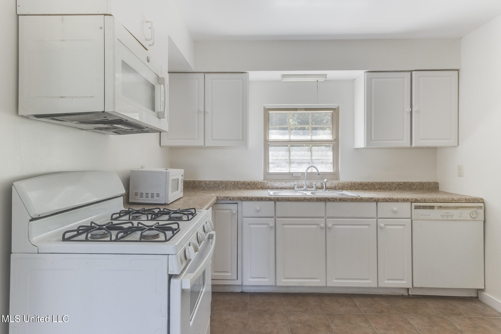 215 Ridgeway Avenue Gulfport, MS 39507 - Photo 7 of 20 IMG_1659