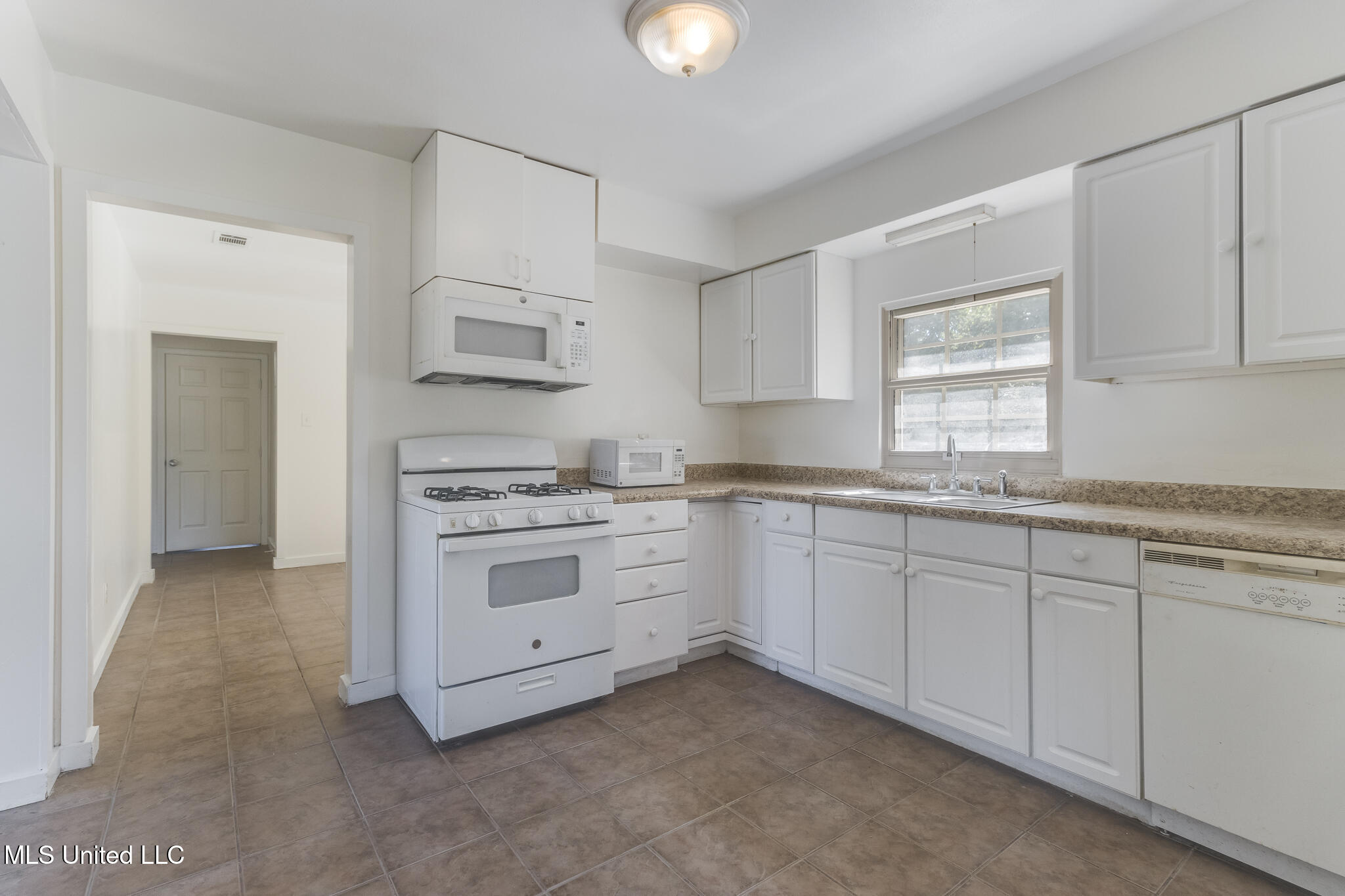 215 Ridgeway Avenue Gulfport, MS 39507 - Photo 8 of 20 IMG_1662