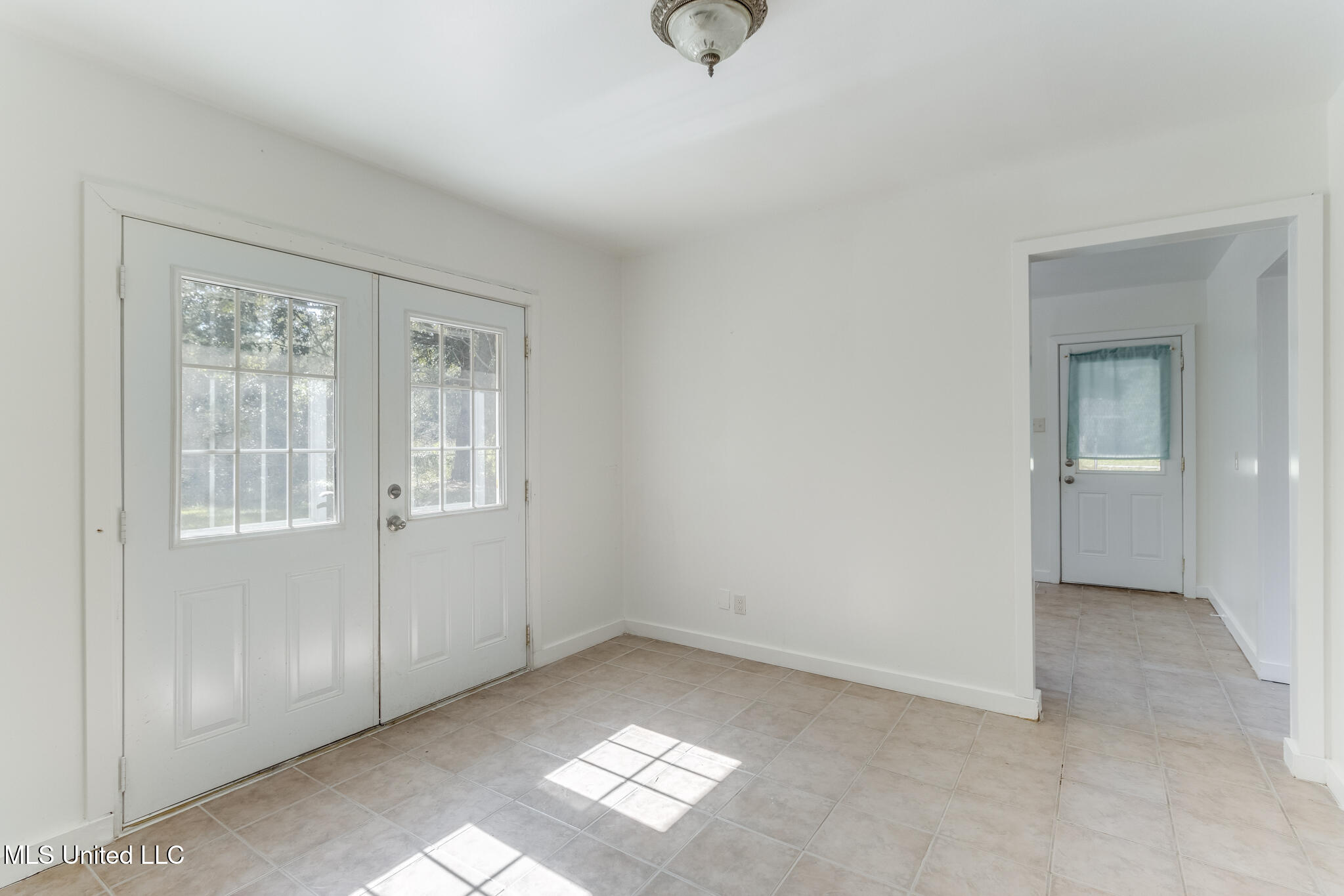 215 Ridgeway Avenue Gulfport, MS 39507 - Photo 9 of 20 IMG_1689