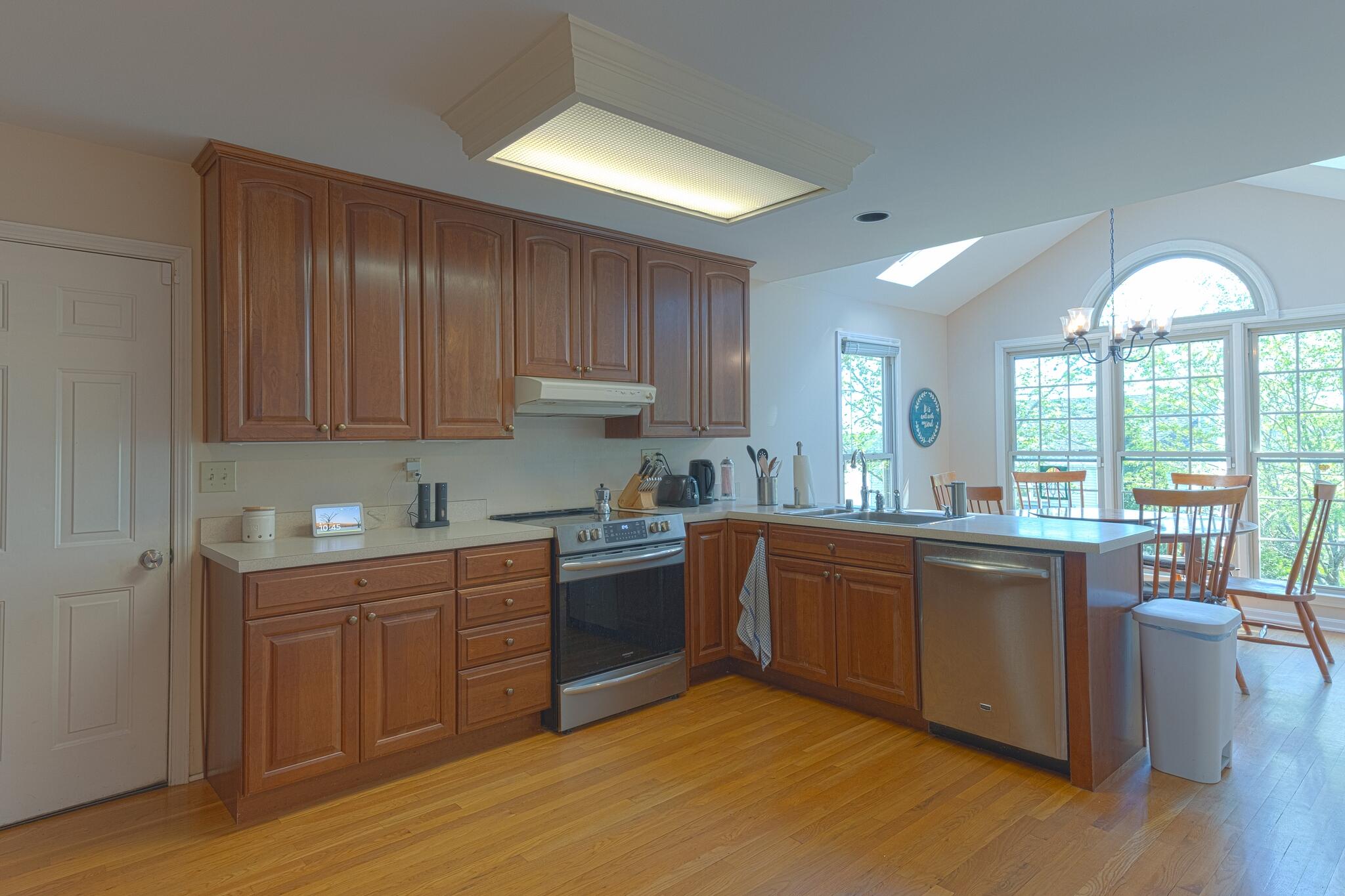 517 Ridgewater Court Lexington, KY 40515 - Photo 7 of 29 517 Ridgewater Ct-8