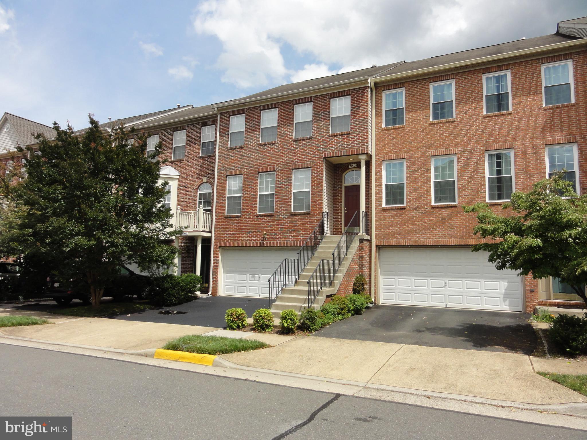 21508 Tamarack Ridge Square Sterling, VA 20164 - Photo 2 of 45 Oversized town home!