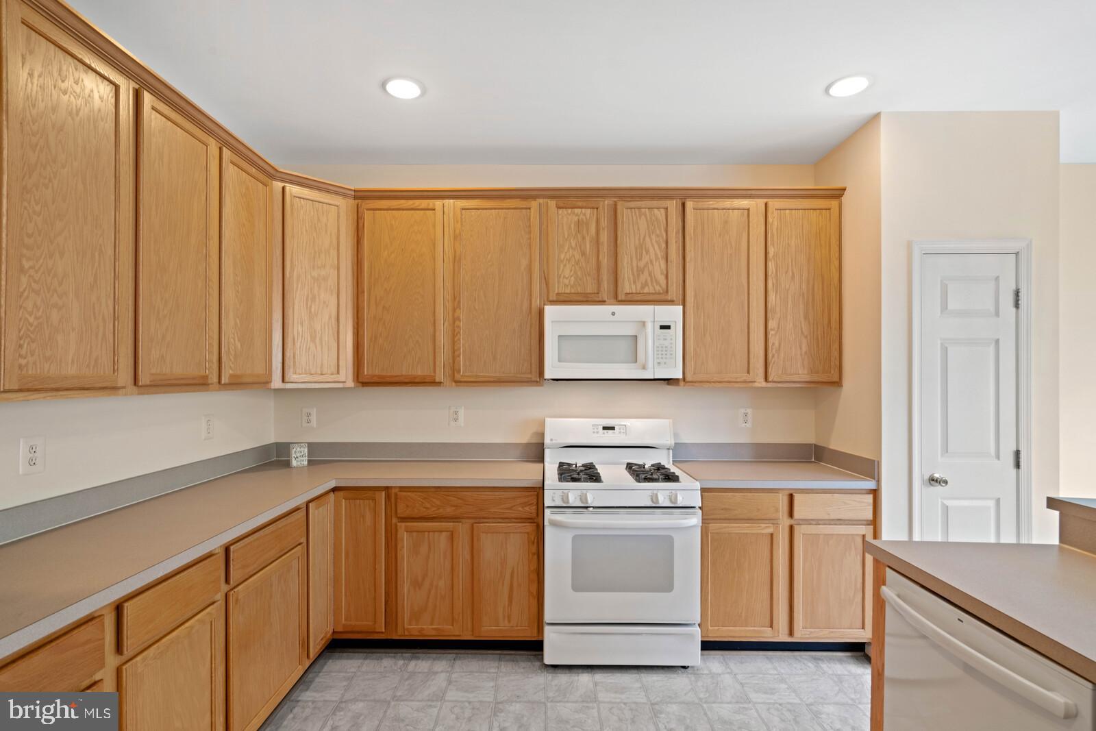 21508 Tamarack Ridge Square Sterling, VA 20164 - Photo 14 of 45 Gallery Image 14