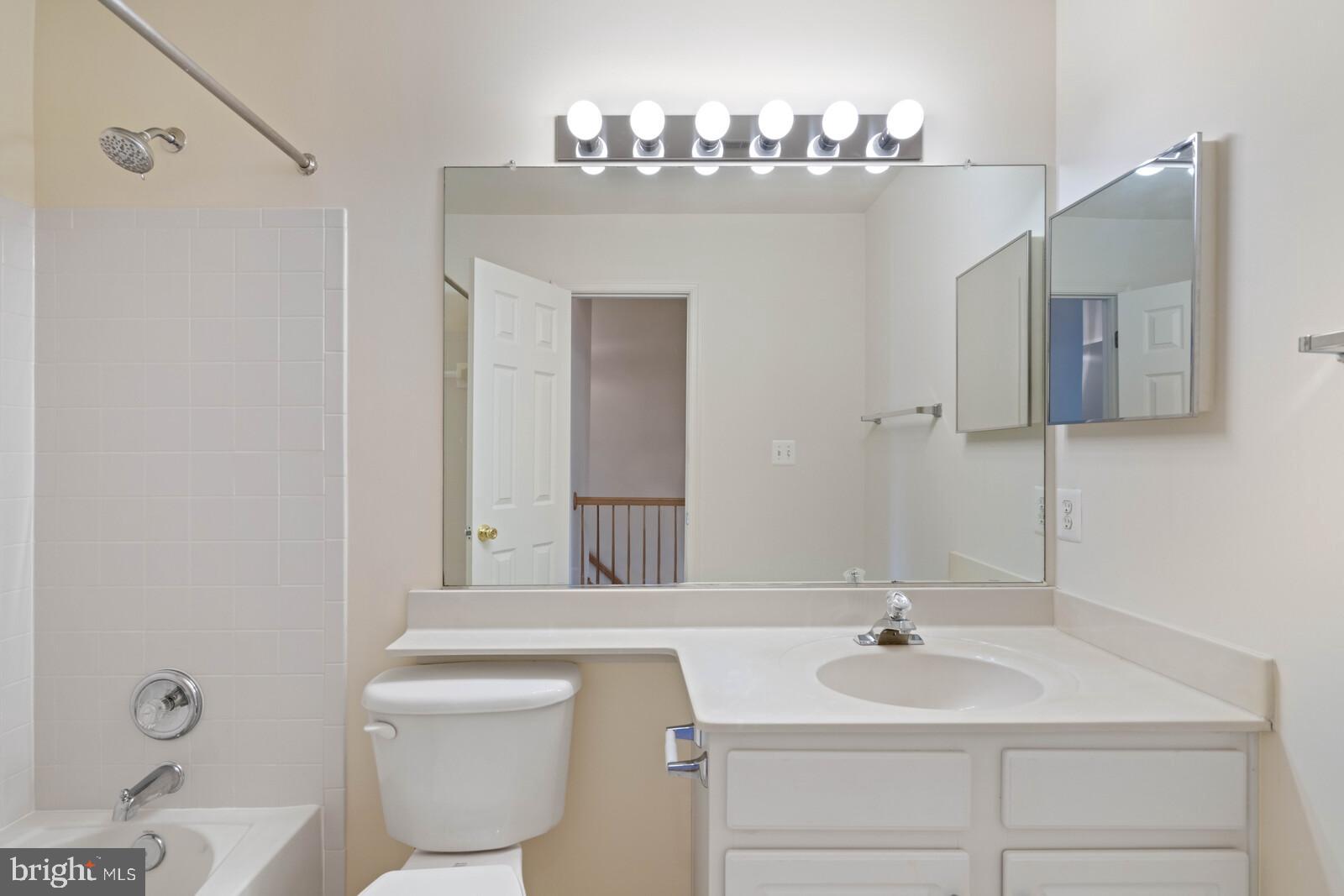 21508 Tamarack Ridge Square Sterling, VA 20164 - Photo 24 of 45 Upper full bath