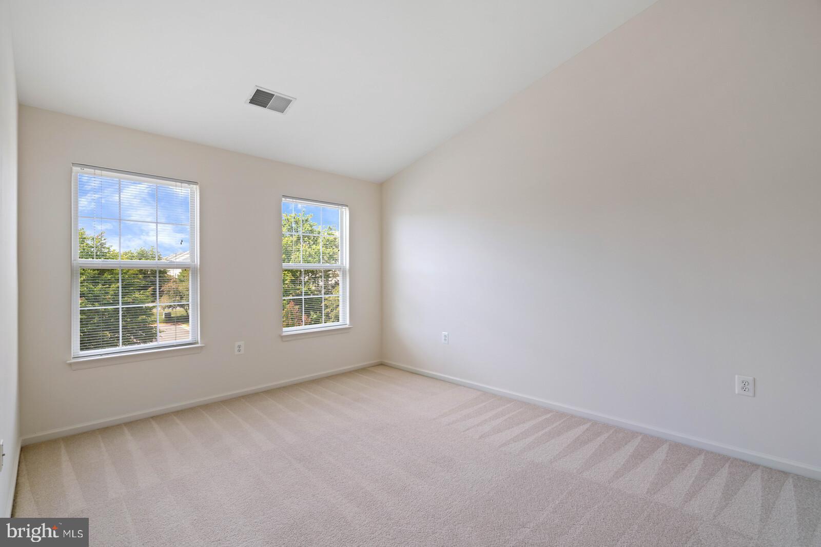21508 Tamarack Ridge Square Sterling, VA 20164 - Photo 29 of 45 Upper bedroom