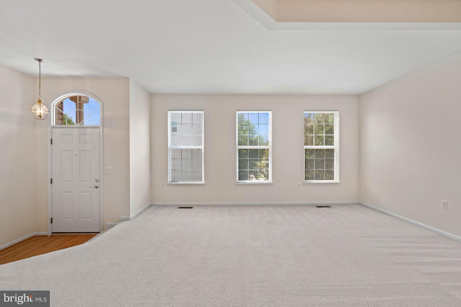 21508 Tamarack Ridge Square Sterling, VA 20164 - Photo 4 of 45 Foyer entrance