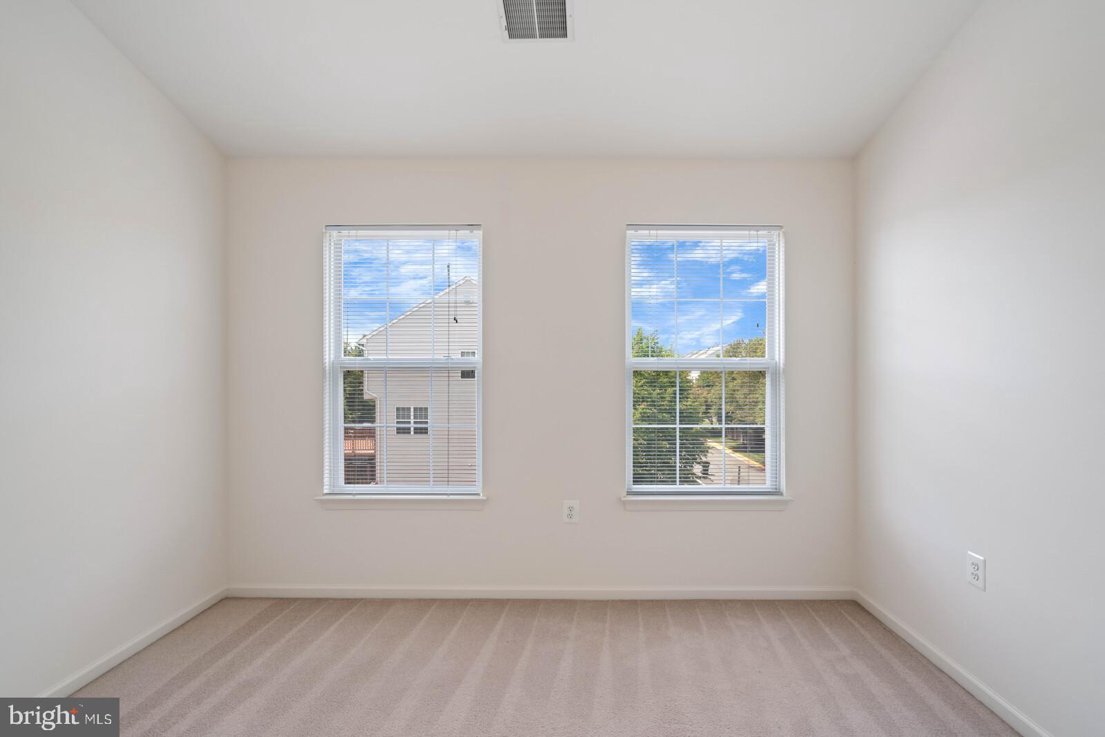21508 Tamarack Ridge Square Sterling, VA 20164 - Photo 32 of 45 Upper bedroom