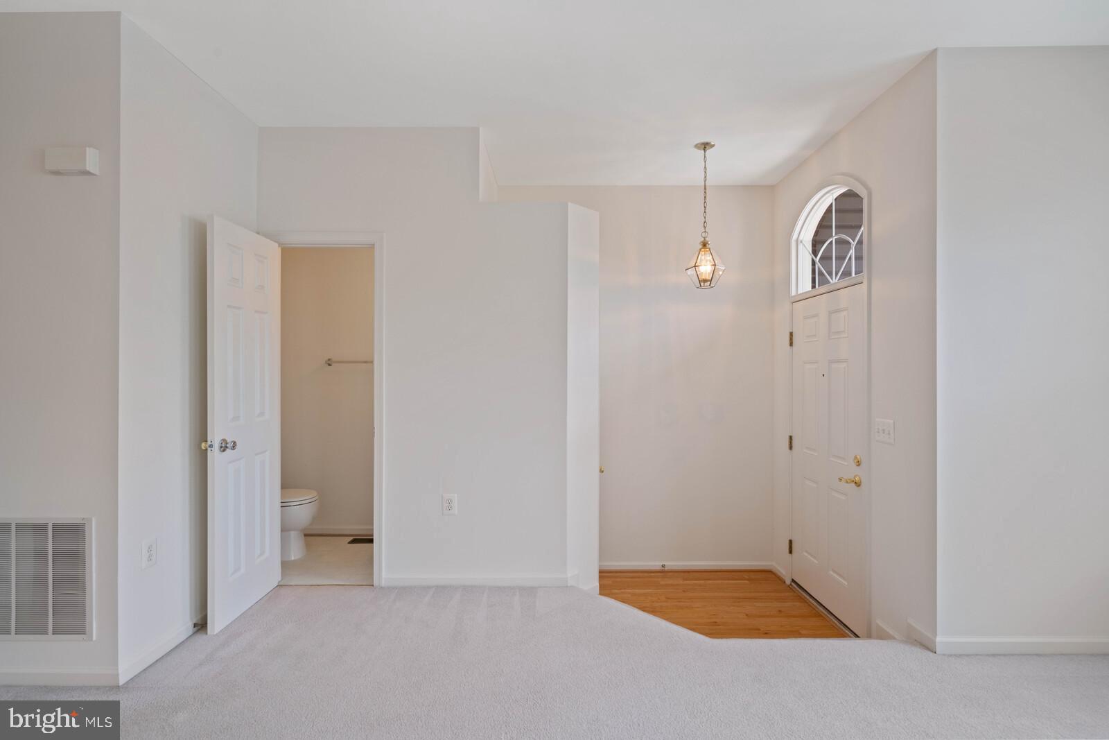 21508 Tamarack Ridge Square Sterling, VA 20164 - Photo 5 of 45 Foyer