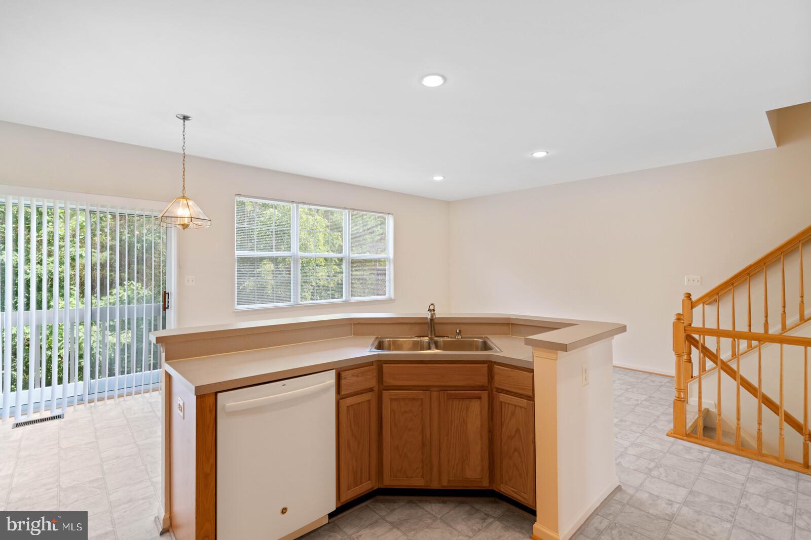 21508 Tamarack Ridge Square Sterling, VA 20164 - Photo 9 of 45 Gallery Image 9