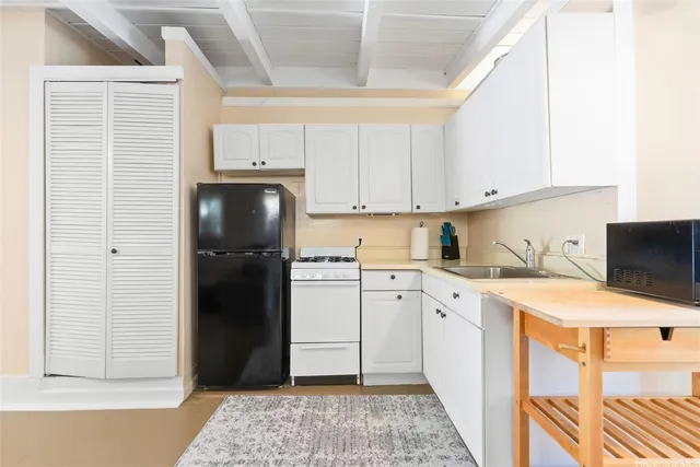 a kitchen with granite countertop lots of counter top space