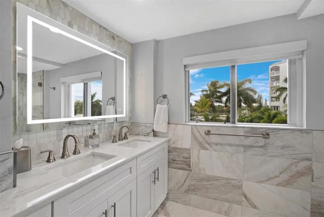 $899,000 | 333 Sunset Drive, Unit 208, Fort Lauderdale, FL 33301