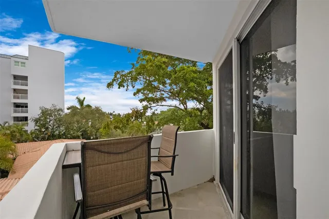 $899,000 | 333 Sunset Drive, Unit 208, Fort Lauderdale, FL 33301