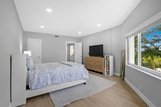 $899,000 | 333 Sunset Drive, Unit 208, Fort Lauderdale, FL 33301