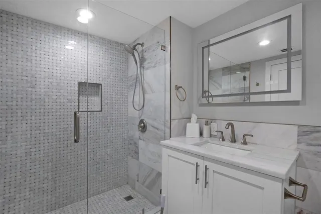 $899,000 | 333 Sunset Drive, Unit 208, Fort Lauderdale, FL 33301