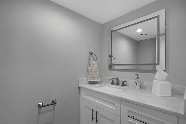 $899,000 | 333 Sunset Drive, Unit 208, Fort Lauderdale, FL 33301