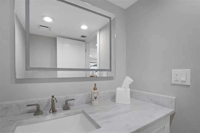 $899,000 | 333 Sunset Drive, Unit 208, Fort Lauderdale, FL 33301