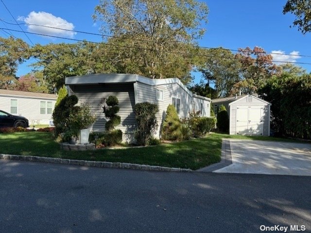 61-26 Forge Road Riverhead, NY 11901 - Photo 3 of 25