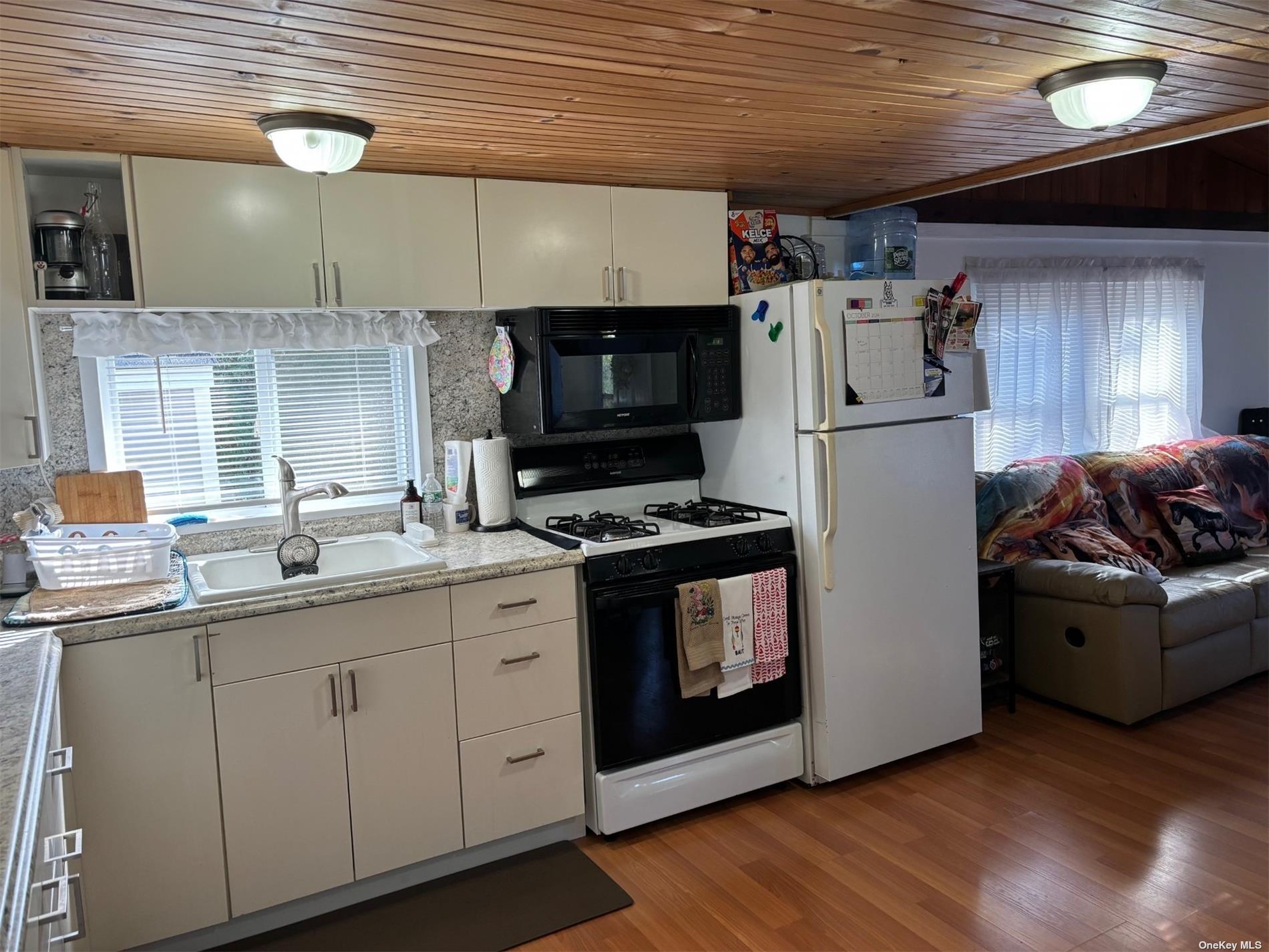 61-26 Forge Road Riverhead, NY 11901 - Photo 7 of 25