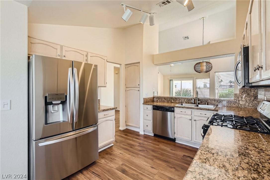 67 Reflections Road Henderson, NV 89074 - Photo 9 of 28 Gallery Image 9