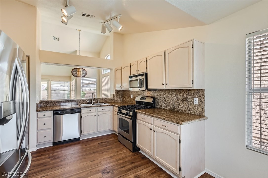 67 Reflections Road Henderson, NV 89074 - Photo 10 of 28 Gallery Image 10