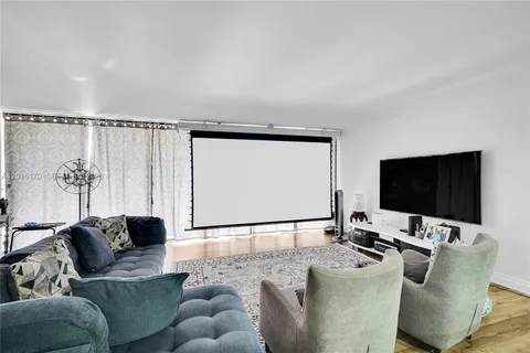 $349,000 | 11113 Biscayne Boulevard, Unit 255, Miami, FL 33181