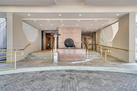 $349,000 | 11113 Biscayne Boulevard, Unit 255, Miami, FL 33181