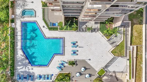 $349,000 | 11113 Biscayne Boulevard, Unit 255, Miami, FL 33181